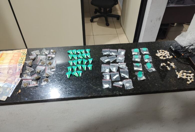 PM prende jovem com sacola de drogas e dinheiro no Planalto Verde