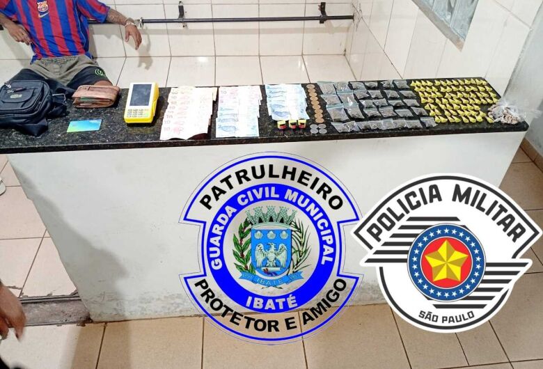 Homem é preso com drogas e dinheiro durante ação conjunta entre PM e GCM em Ibaté