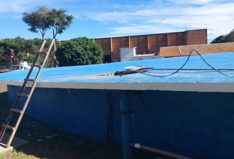 Prefeitura de Ibaté inicia manutenção em reservatório para ampliar capacidade de abastecimento