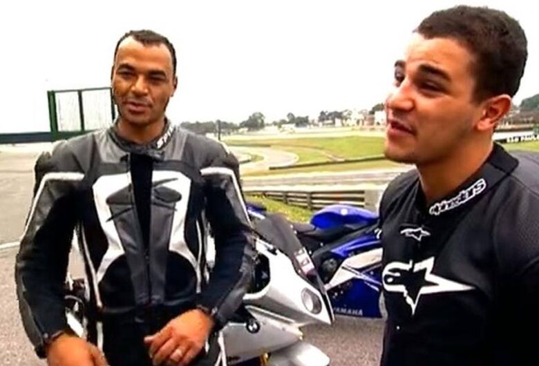 Filho do ex-jogador Cafu morre após passar mal em jogo de futebol