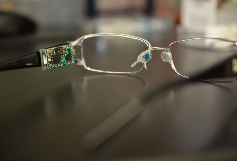 Pesquisadora da USP São Carlos participa de criação de óculos que medem níveis de glicemia, álcool ou vitaminas