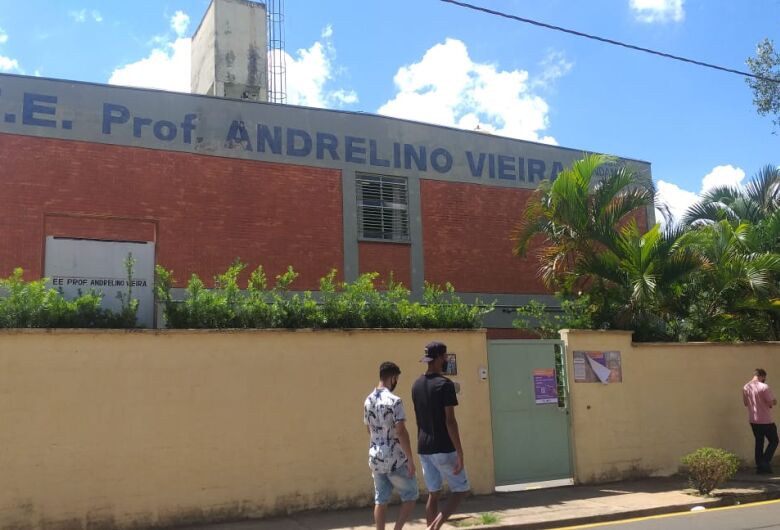 Após mudança de sessões, eleitora reclama de problemas na hora de votar na escola Andrelino Vieira