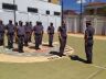 Soldado Pavão ao centro participa de solenidade de recebimento do braçal da ROCAM