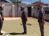 Soldado Pavão ao centro participa de solenidade de recebimento do braçal da ROCAM