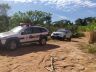 Corpo é colocado em carro fúnebre: cadáver de um homem estava em estado avançado de decomposição