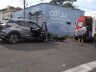 Moto e carro envolvido no acidente: dois feridos