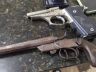 Os produtos, dinheiro, drogas e armas apreendidas pela PM