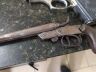 Os produtos, dinheiro, drogas e armas apreendidas pela PM