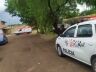 Carro ficou enroscado em árvore após capotar no Botafogo