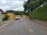Máquinas e funcionários realizam a limpeza do local