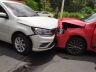 Colisão frontal deixou uma mulher ferida no Aracy