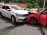 Colisão frontal deixou uma mulher ferida no Aracy