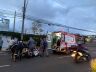 Motociclista sendo socorrido pelo Samu