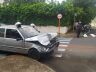 Pancada causou grandes danos ao carro envolvido no acidente
