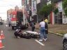 Motociclista no momento em que era socorrida pelo Samu