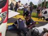 Moto foi parar embaixo do ônibus: por pouco, uma tragédia