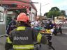 Moto foi parar embaixo do ônibus: por pouco, uma tragédia