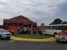 Moto foi parar embaixo do ônibus: por pouco, uma tragédia