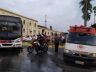 Moto foi parar embaixo do ônibus: por pouco, uma tragédia