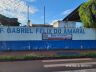 Agentes de trânsito durante ação em frente à escola