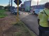 Agentes de trânsito durante ação em frente à escola