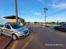 Agentes de trânsito durante ação em frente à escola