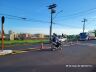 Agentes de trânsito durante ação em frente à escola