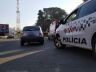 Motociclista no momento em que era socorrido pelo Samu