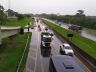 Carro ficou ilhado durante a forte chuva que desabou em São Carlos