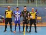 Jogadores comemoram com a torcida a vitória que valeu a liderança na EPTV