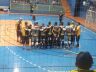 Jogadores comemoram com a torcida a vitória que valeu a liderança na EPTV