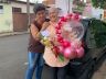 Ao término da última quimioterapia, junto à família: uma difícil batalha vencida pela Senhora Jhonson contra o câncer