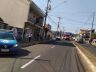 Um dos veículos foi empurrado pelo caminhão para dentro da residência