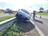 Veículo, sem controle, subiu no guardrail da SP-310