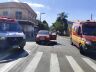 Moto foi parar embaixo do veículo após a colisão