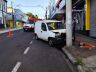 Doblò atingiu em cheio um poste no centro, após ser atingido