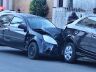 Motorista acertou três carros estacionados