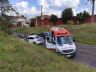 Carro ficou imobilizado em um barranco na Bernardino Fernandes Nunes