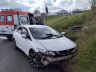 Carro ficou imobilizado em um barranco na Bernardino Fernandes Nunes
