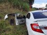 Carro ficou imobilizado em um barranco na Bernardino Fernandes Nunes