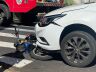 Moto foi parar embaixo do carro