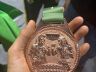 Orgulhoso, Ítalo Matheus exibe a medalha de bronze obtida no Mundial