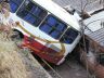 Tragédia iminente: ônibus despencou de um barranco no Jardim Gonzaga