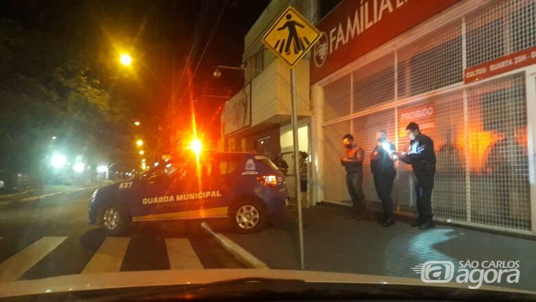 Força Tarefa paralisa festa com centenas de pessoas em república -