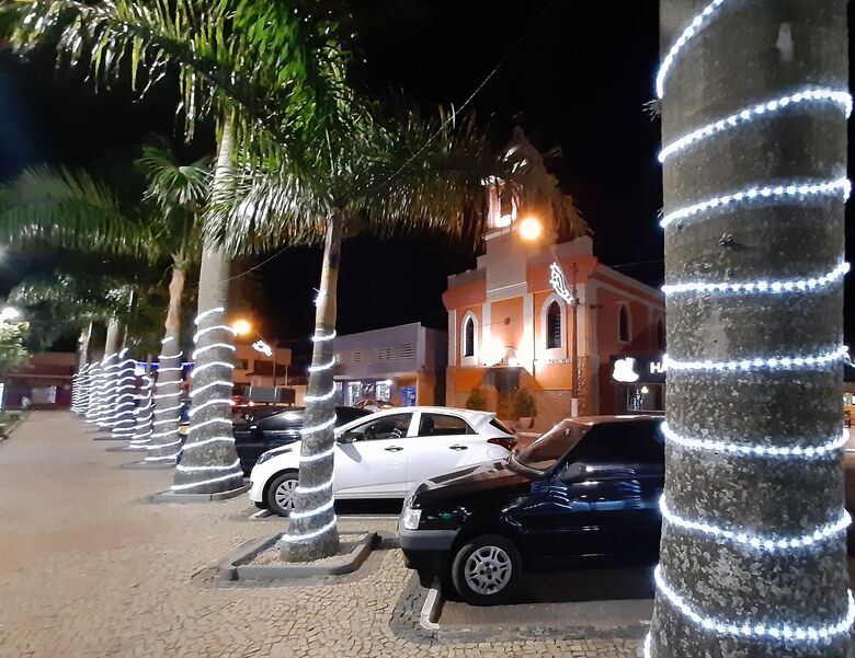 Ibaté publicou Decreto restringindo atividades nas festas de fim de ano. Para evitar aglomerações, luzes de natal também não serão acesas de 01 a 03 de janeiro de 2021 - Crédito: divulgação