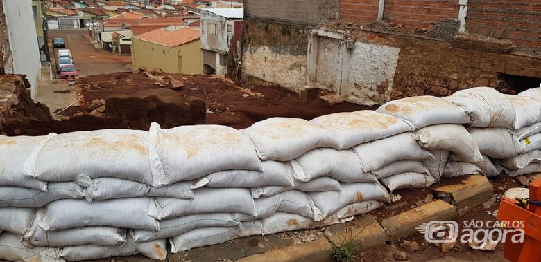 Terreno desmoronou na última enchente que atingiu a cidade - Crédito: divulgação