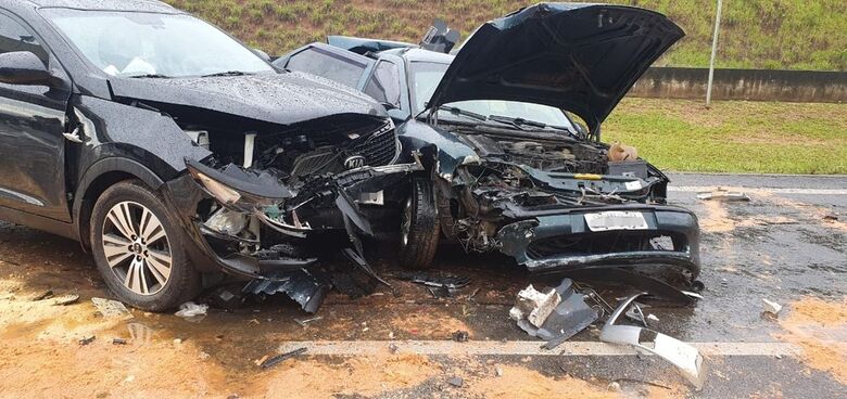 Acidente deixa dois mortos e seis feridos na SP-348 -