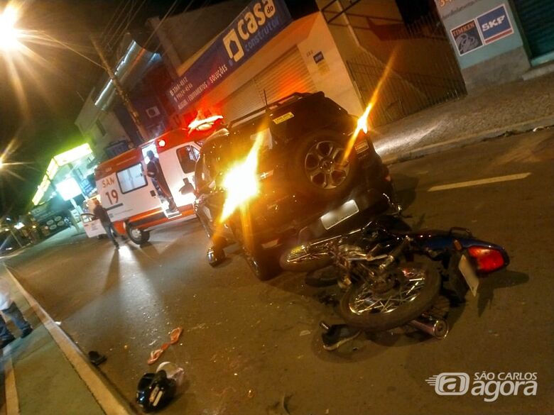 Colisão traseira deixa duas pessoas feridas na avenida São Carlos - Crédito: colaborador