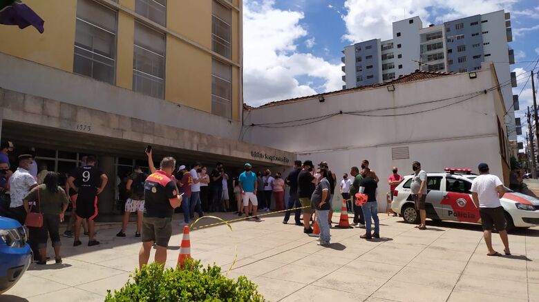 Donos de bares na frente do Paço Municipal - Crédito: Maycon Maximino