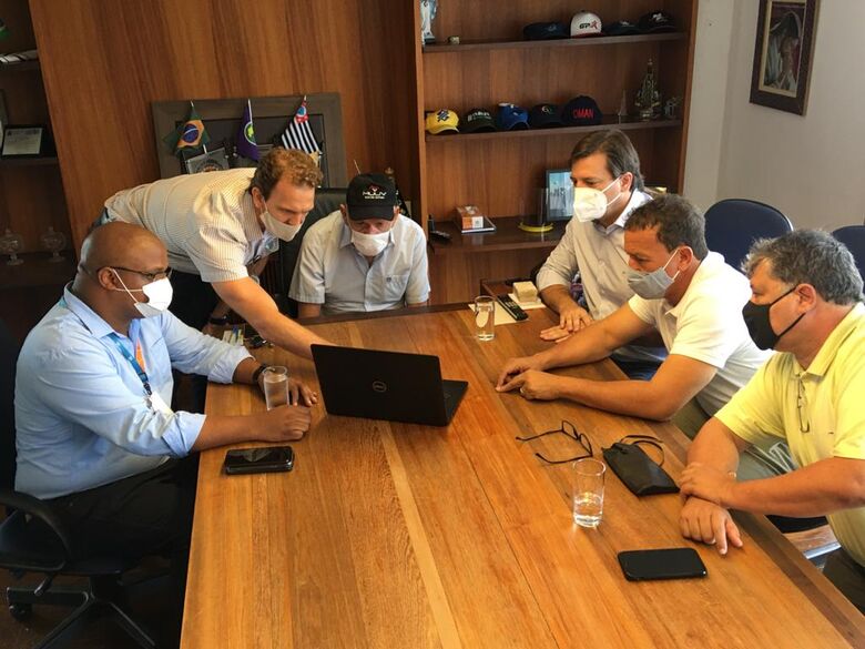 Membros da CPFL e Prefeitura se reuniram no paço municipal - Crédito: divulgação